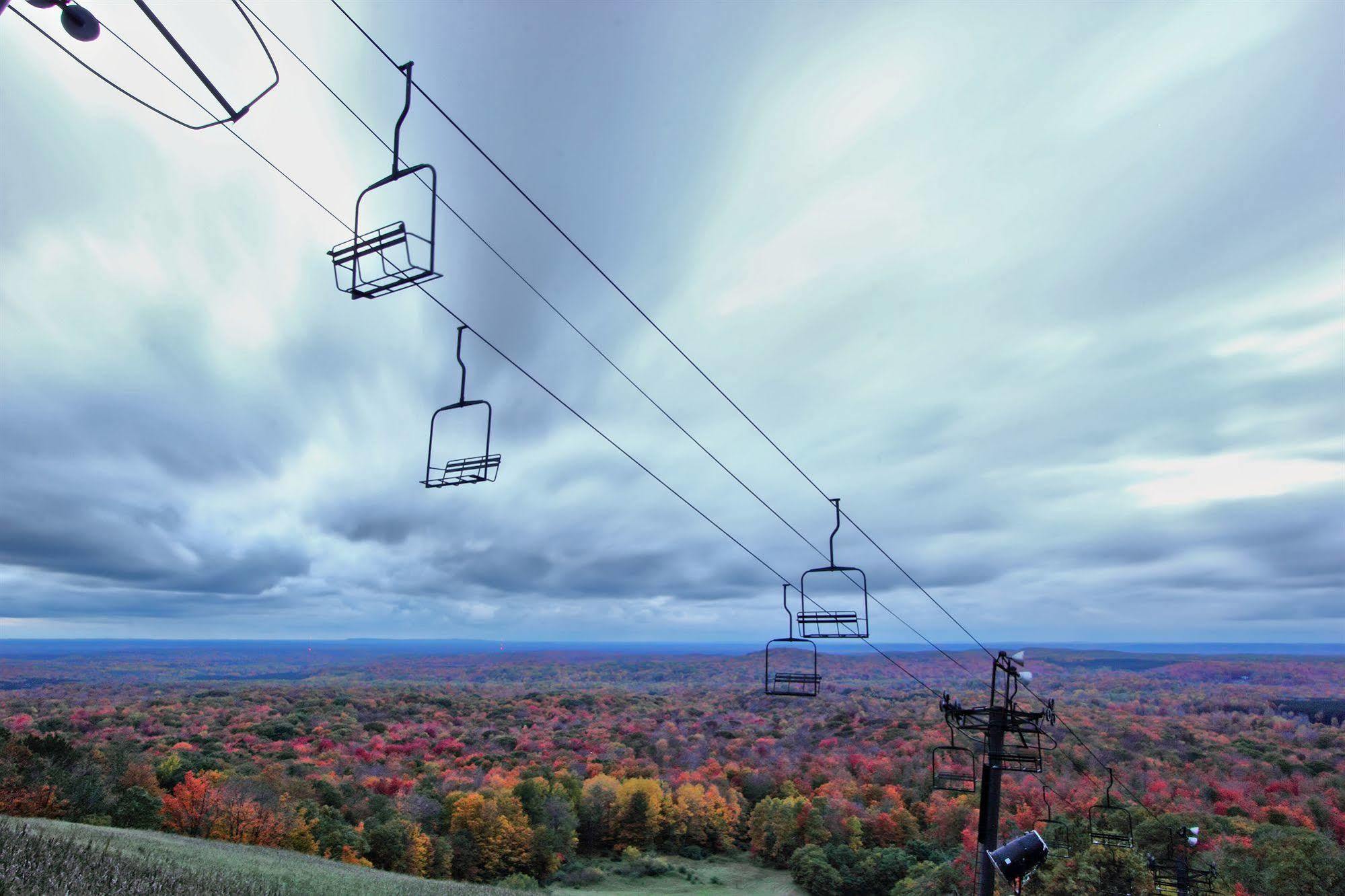 Caberfae Peaks Ski & Golf Resort Harrietta Екстериор снимка